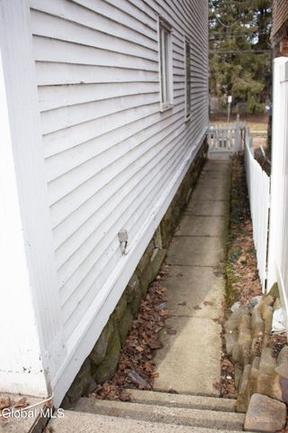 1072 University Place, Schenectady, NY 12308