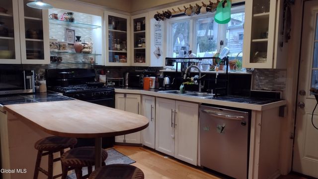 1072 University Place, Schenectady, NY 12308