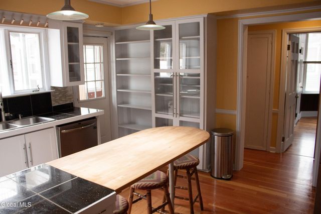 1072 University Place, Schenectady, NY 12308