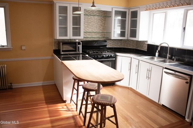 1072 University Place, Schenectady, NY 12308