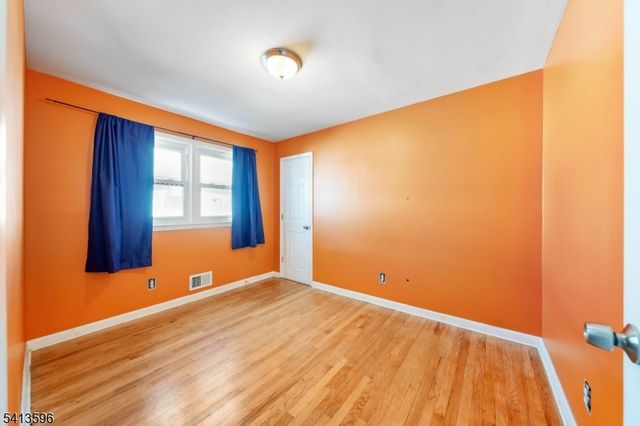 925 Essex Ave, Linden City, NJ 07036