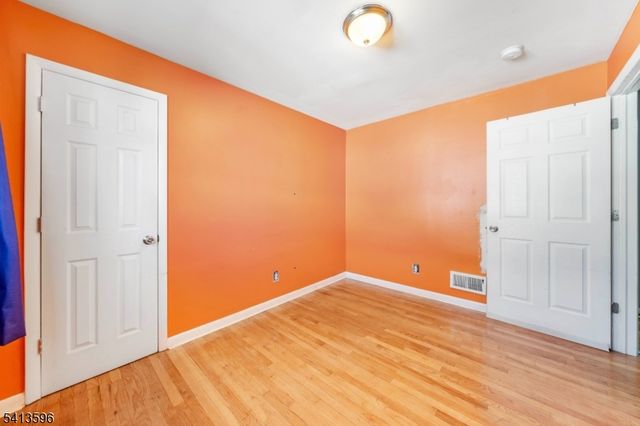 925 Essex Ave, Linden City, NJ 07036