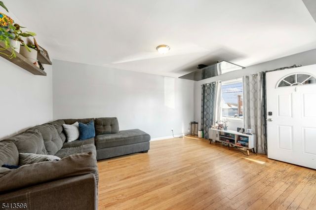 925 Essex Ave, Linden City, NJ 07036