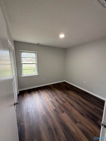 102 Elm Court NE, Decatur, AL 35601