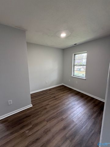 102 Elm Court NE, Decatur, AL 35601