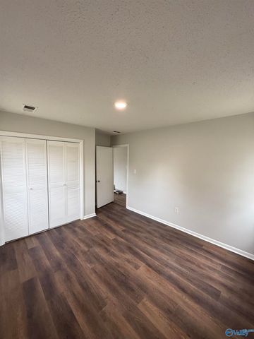 102 Elm Court NE, Decatur, AL 35601