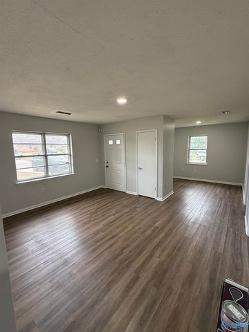 102 Elm Court NE, Decatur, AL 35601