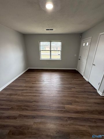 102 Elm Court NE, Decatur, AL 35601