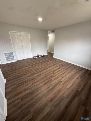 102 Elm Court NE, Decatur, AL 35601