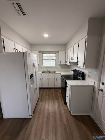 102 Elm Court NE, Decatur, AL 35601