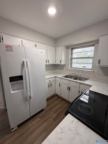 102 Elm Court NE, Decatur, AL 35601