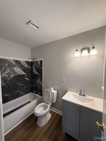 102 Elm Court NE, Decatur, AL 35601