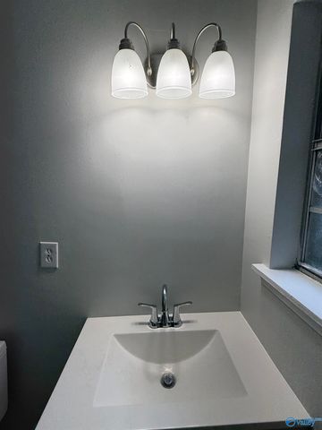 102 Elm Court NE, Decatur, AL 35601