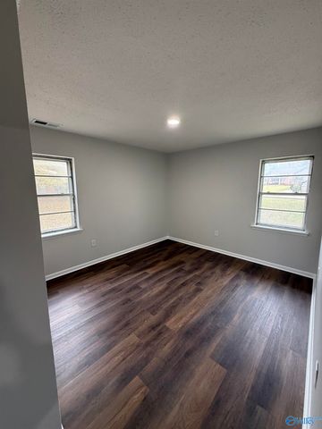 102 Elm Court NE, Decatur, AL 35601