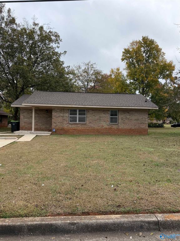 102 Elm Court NE, Decatur, AL 35601