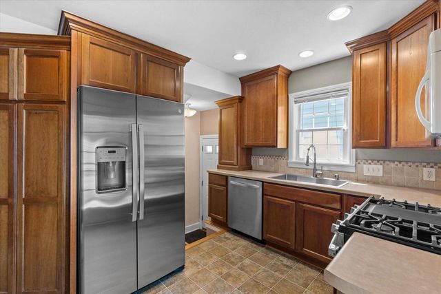 3229 N 90th STREET, Milwaukee, WI 53222