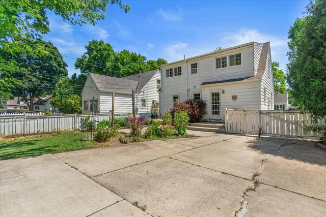 3229 N 90th STREET, Milwaukee, WI 53222
