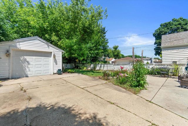 3229 N 90th STREET, Milwaukee, WI 53222