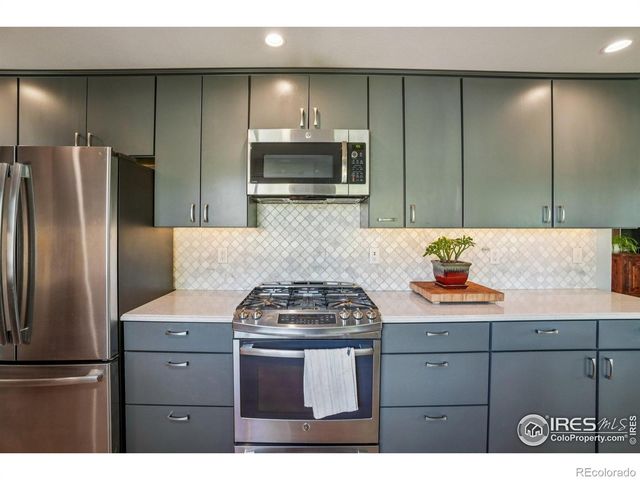 8009 James Court, Niwot, CO 80503