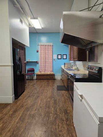 425 S Main St., Longview, TX 75601