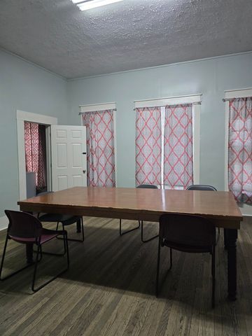 425 S Main St., Longview, TX 75601