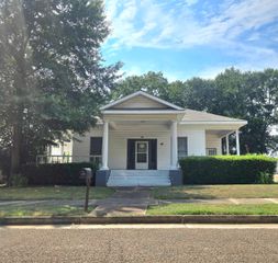 425 S Main St., Longview, TX 75601