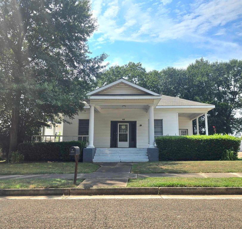 425 S Main St., Longview, TX 75601