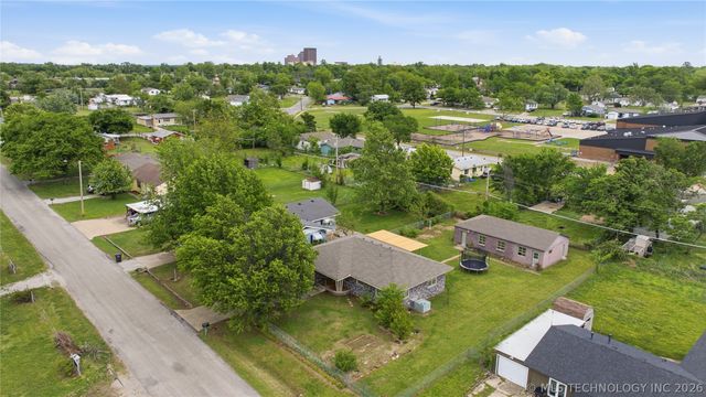 1522 Colorado Avenue, Bartlesville, OK 74003