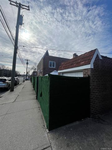 7679 172nd Street, Fresh Meadows, NY 11366