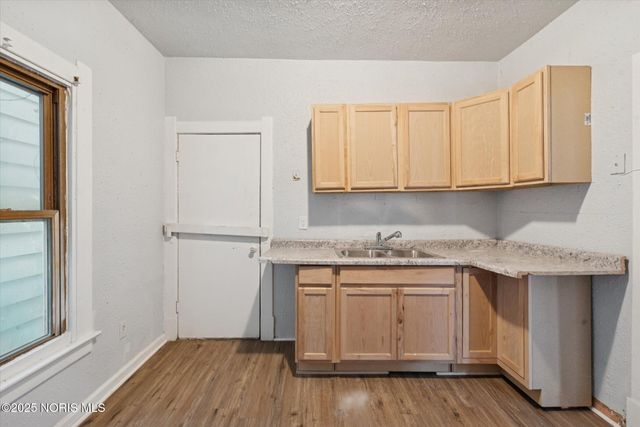 1004 Waverly Avenue, Toledo, OH 43607