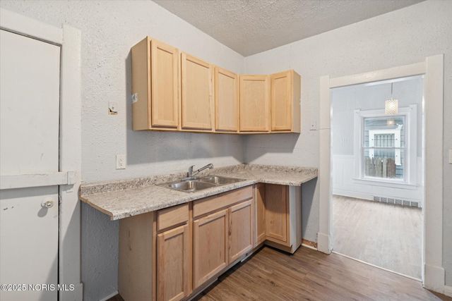 1004 Waverly Avenue, Toledo, OH 43607