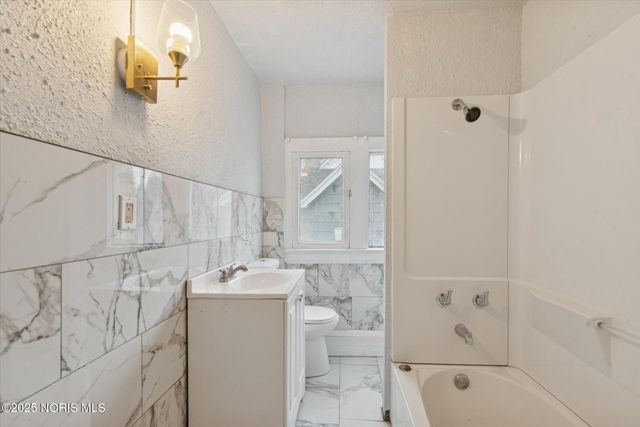 1004 Waverly Avenue, Toledo, OH 43607