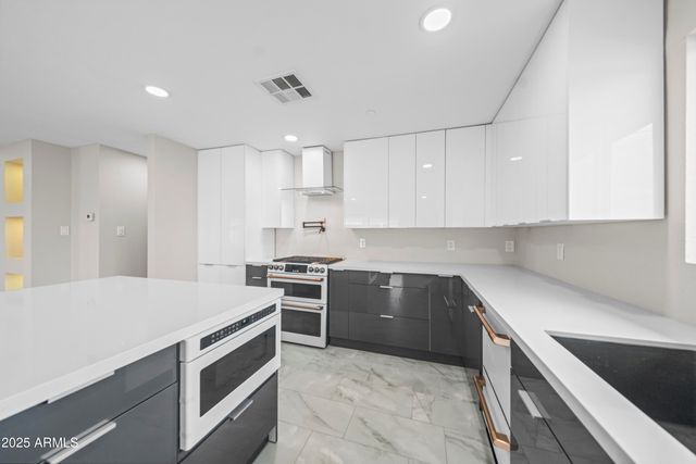 8202 E WHITTON Avenue, Scottsdale, AZ 85251