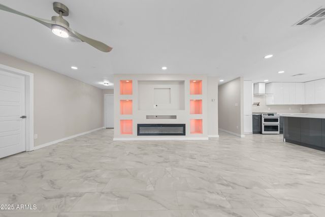 8202 E WHITTON Avenue, Scottsdale, AZ 85251