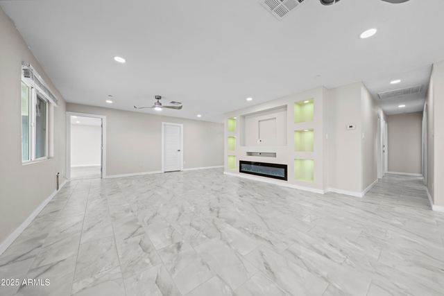 8202 E WHITTON Avenue, Scottsdale, AZ 85251