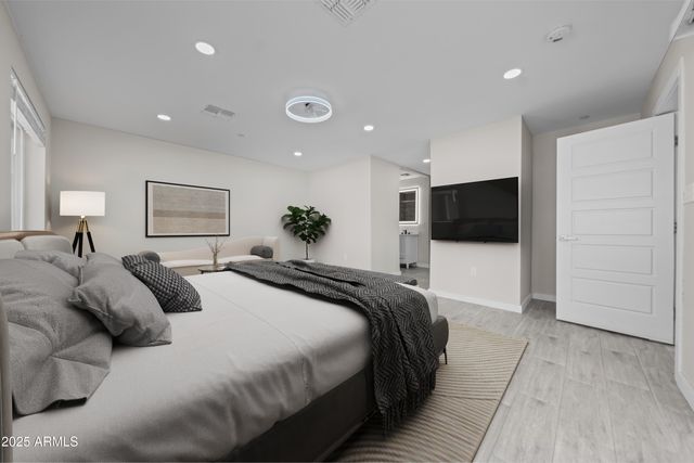 8202 E WHITTON Avenue, Scottsdale, AZ 85251