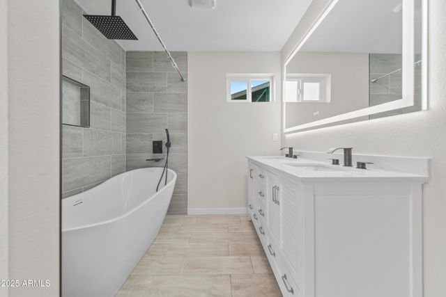 8202 E WHITTON Avenue, Scottsdale, AZ 85251