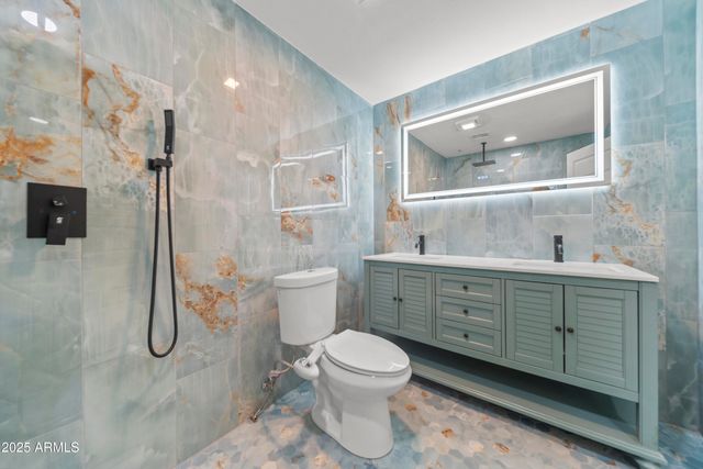 8202 E WHITTON Avenue, Scottsdale, AZ 85251