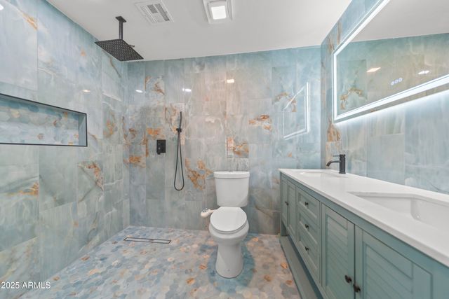 8202 E WHITTON Avenue, Scottsdale, AZ 85251