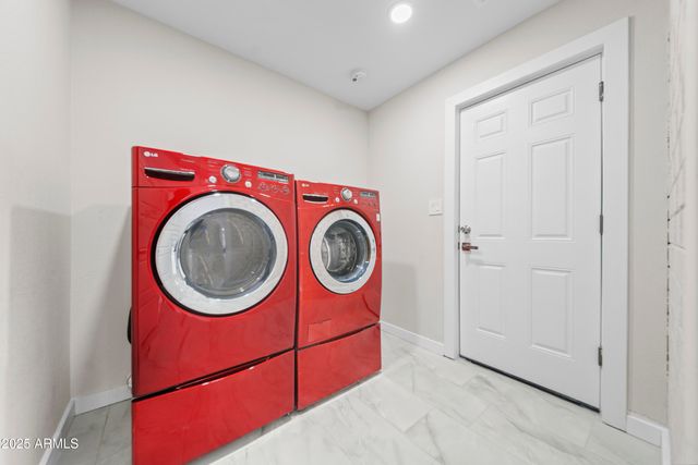 8202 E WHITTON Avenue, Scottsdale, AZ 85251