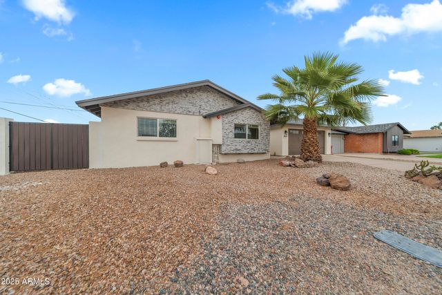 8202 E WHITTON Avenue, Scottsdale, AZ 85251