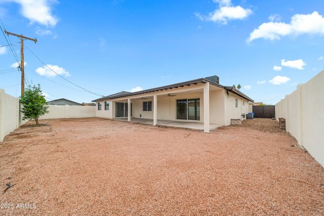 8202 E WHITTON Avenue, Scottsdale, AZ 85251