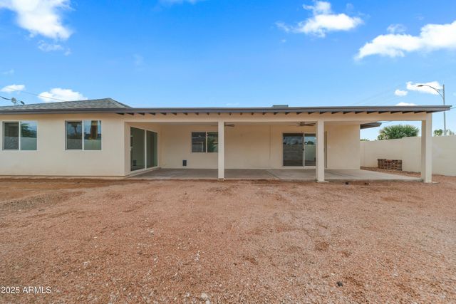 8202 E WHITTON Avenue, Scottsdale, AZ 85251
