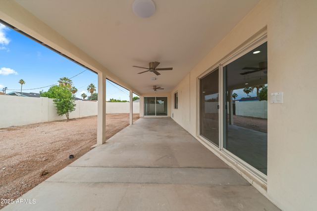 8202 E WHITTON Avenue, Scottsdale, AZ 85251