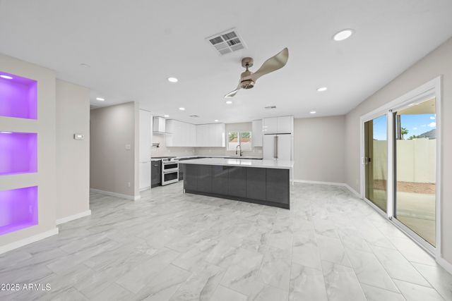 8202 E WHITTON Avenue, Scottsdale, AZ 85251