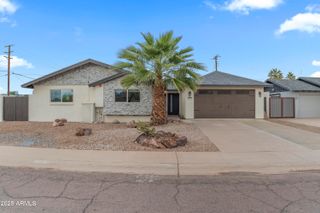 8202 E WHITTON Avenue, Scottsdale, AZ 85251