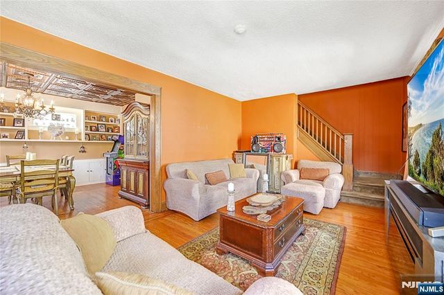 6 Colonial Court, Dumont, NJ 07628