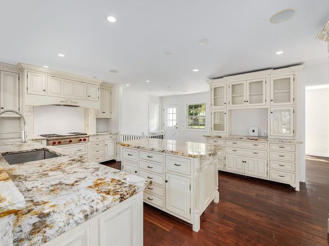 5 Norris Drive, Burr Ridge, IL 60527