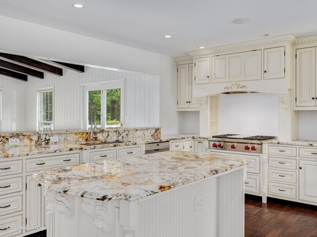 5 Norris Drive, Burr Ridge, IL 60527