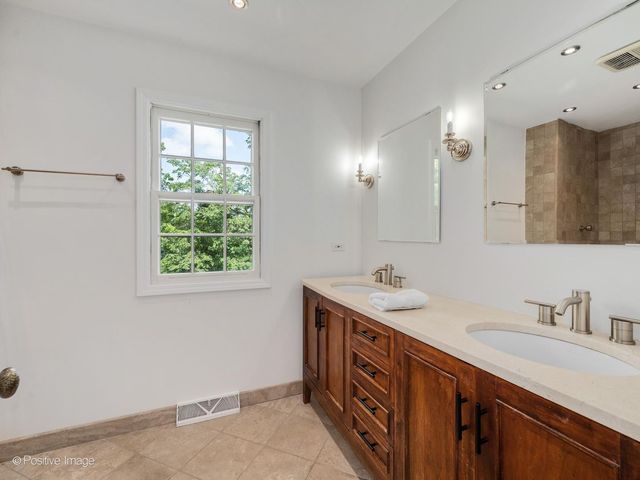 5 Norris Drive, Burr Ridge, IL 60527